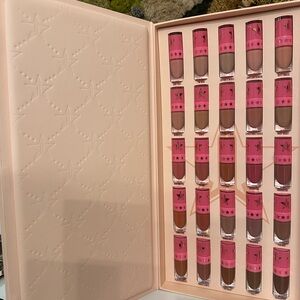 New Jeffree Star 25- piece set